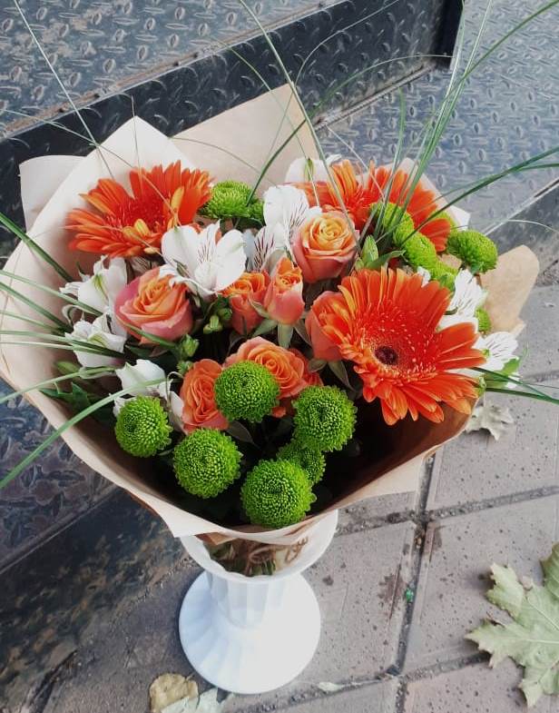 Букет цветов из: Герберы, Хризантемы, Альстромерии и Розы в Горном Забайкальского края