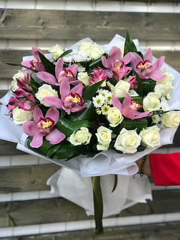 Букет цветов из: Розы и Хризантемы в Горном Забайкальского края