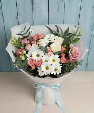 Букет цветов из:  Розы, Лизиантусы и Хризантемы в Горном Забайкальского края