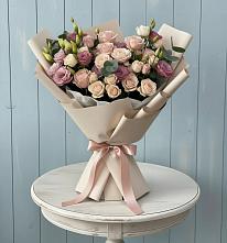 Букет цветов из:  Розы и Лизиантусы в Горном Забайкальского края