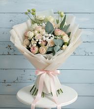 Букет цветов из:  Розы и Лизиантусы в Горном Забайкальского края