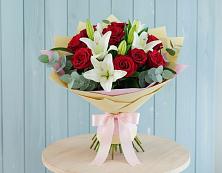Букет цветов из:  Лилии и Розы в Горном Забайкальского края