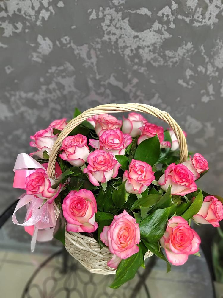 Цветочная композиция из Розы в корзине в Горном Забайкальского края