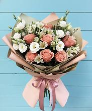 Букет цветов из:  Розы, Альстромерии и Лизиантусы в Горном Забайкальского края