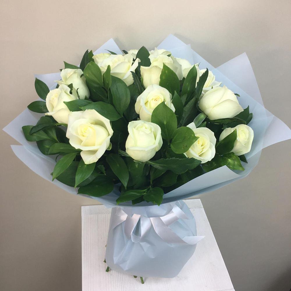 Букет 15 Белых роз Проуд в Горном Забайкальского края