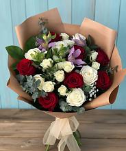 Букет цветов из:  Розы и Альстромерии в Горном Забайкальского края