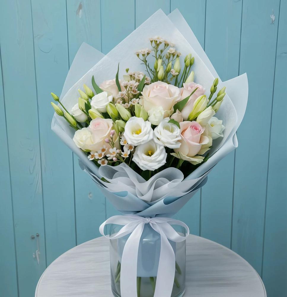 Букет цветов из: Розы и Лизиантусы в Горном Забайкальского края