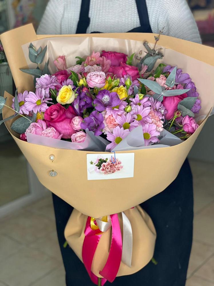 Букет цветов из: Хризантемы, Гвоздики и Альстромерии в Горном Забайкальского края