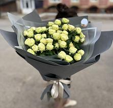 Букет Белые кустовые розы Солинеро в Горном Забайкальского края