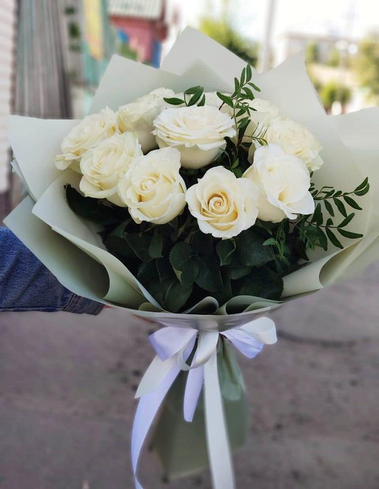 Букет Белые розы Проуд в Горном Забайкальского края