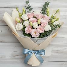 Букет цветов из:  Лизиантусы в Горном Забайкальского края