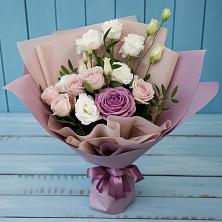 Букет цветов из:  Розы и Лизиантусы в Горном Забайкальского края