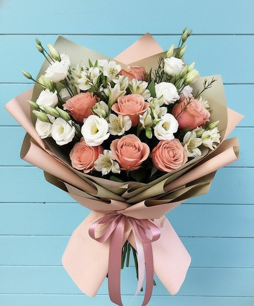 Букет цветов из: Розы, Альстромерии и Лизиантусы в Горном Забайкальского края