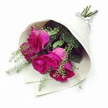 Букет цветов из:  Розы в Горном Забайкальского края