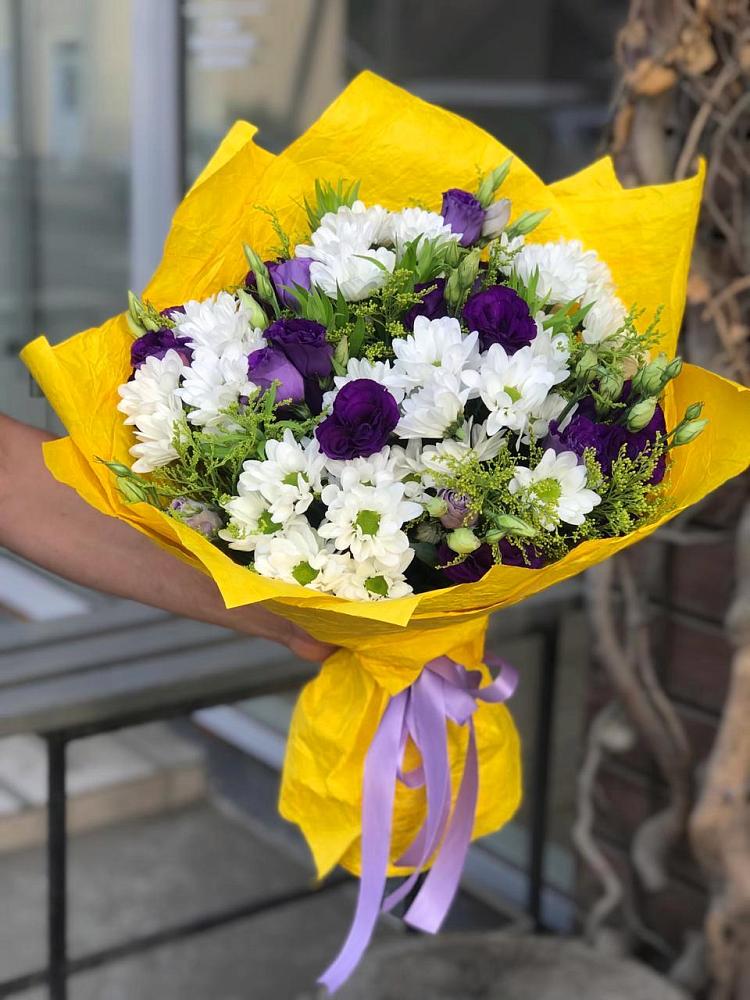 Букет цветов из: Ирисы, Хризантемы и Ромашки в Горном Забайкальского края
