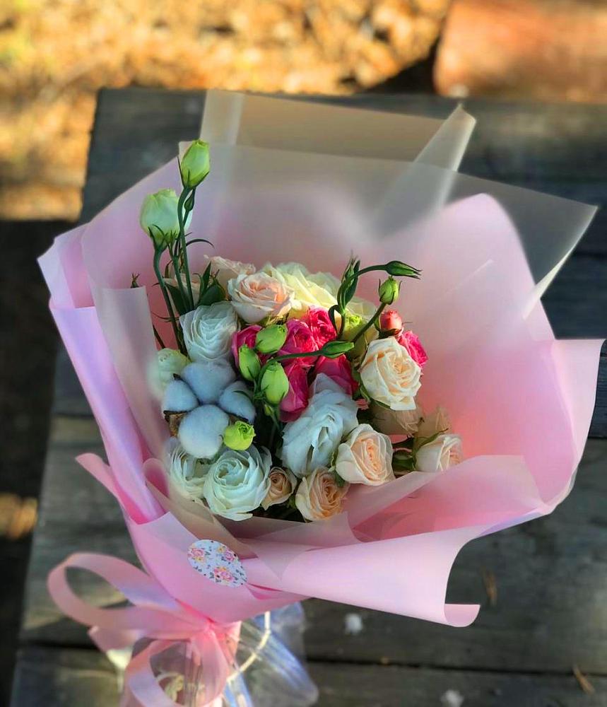 Букет цветов из: Розы и Лизиантусы в Горном Забайкальского края