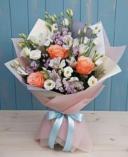 Букет цветов из:  Лизиантусы, Розы, Альстромерии и Гипсофила в Горном Забайкальского края