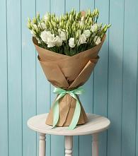 Букет цветов из:  Лизиантусы в Горном Забайкальского края