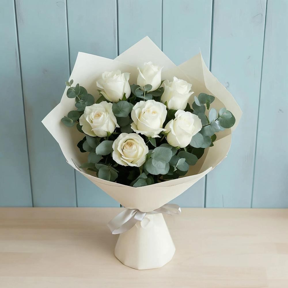 Букет Белые розы в Эвкалипте в Горном Забайкальского края