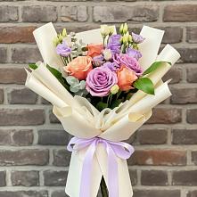 Букет цветов из:  Лизиантусы и Розы в Горном Забайкальского края