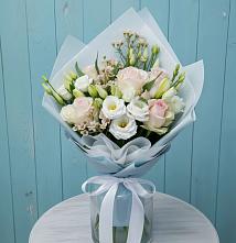 Букет цветов из:  Розы и Лизиантусы в Горном Забайкальского края
