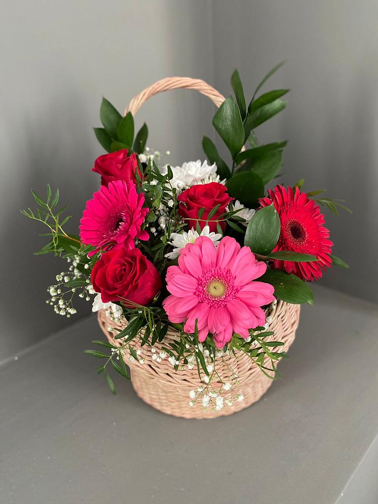Цветочная композиция из Розы, Хризантемы и Герберы в корзине в Горном Забайкальского края