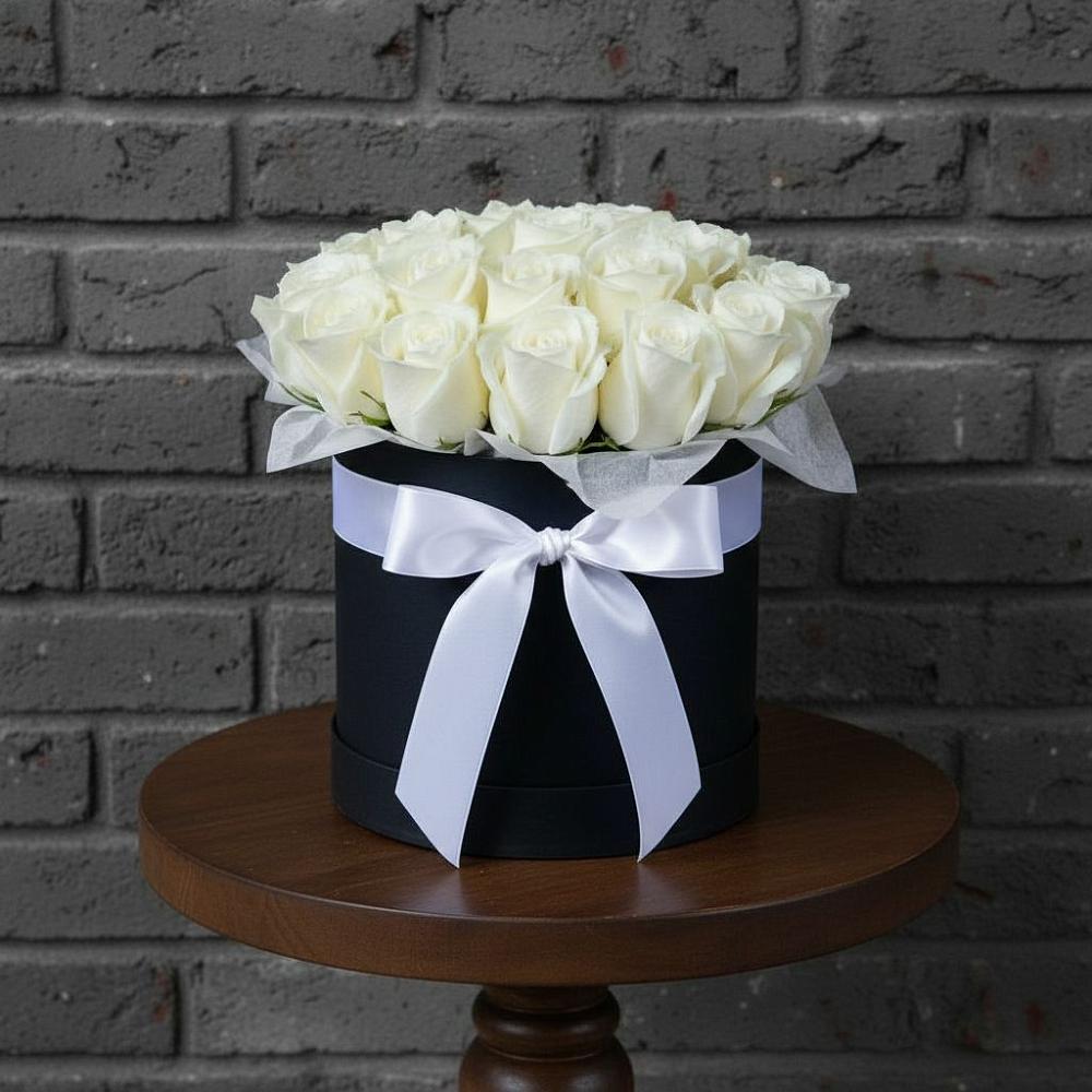 Цветочная композиция из Розы в шляпной коробке в Горном Забайкальского края