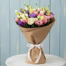 Букет цветов из:  Лизиантусы в Горном Забайкальского края