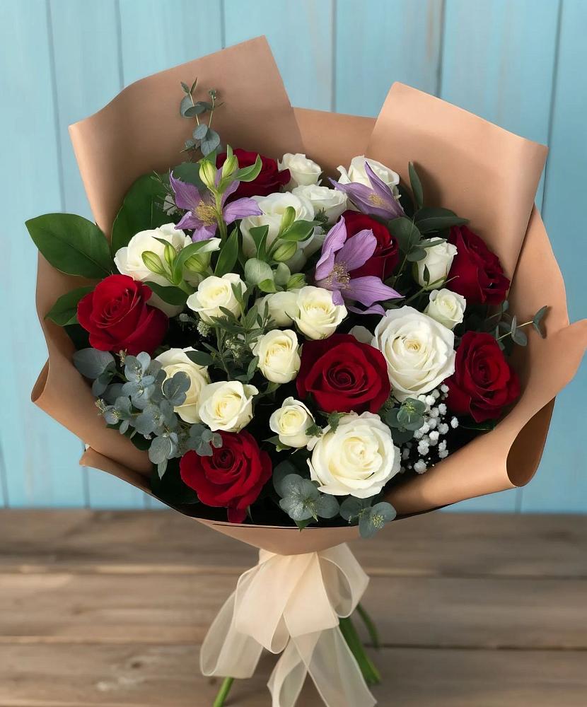 Букет цветов из: Розы и Альстромерии в Горном Забайкальского края
