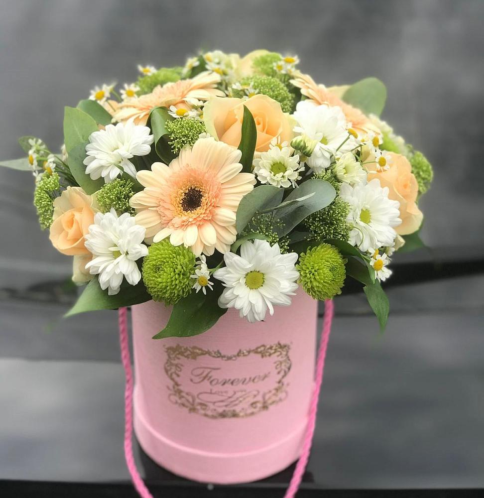 Цветочная композиция из Розы, Герберы и Хризантемы в шляпной коробке в Горном Забайкальского края