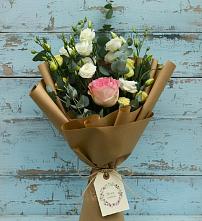Букет цветов из:  Розы и Лизиантусы в Горном Забайкальского края