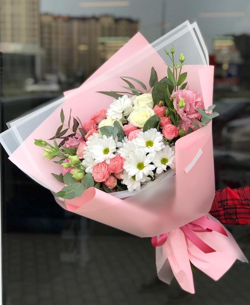 Букет нежный в Горном Забайкальского края Букет цветов из: Розы, Лизиантусы и Хризантемы в Горном Забайкальского края