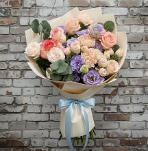 Букет цветов из:  Розы, Лизиантусы и Гвоздики в Горном Забайкальского края