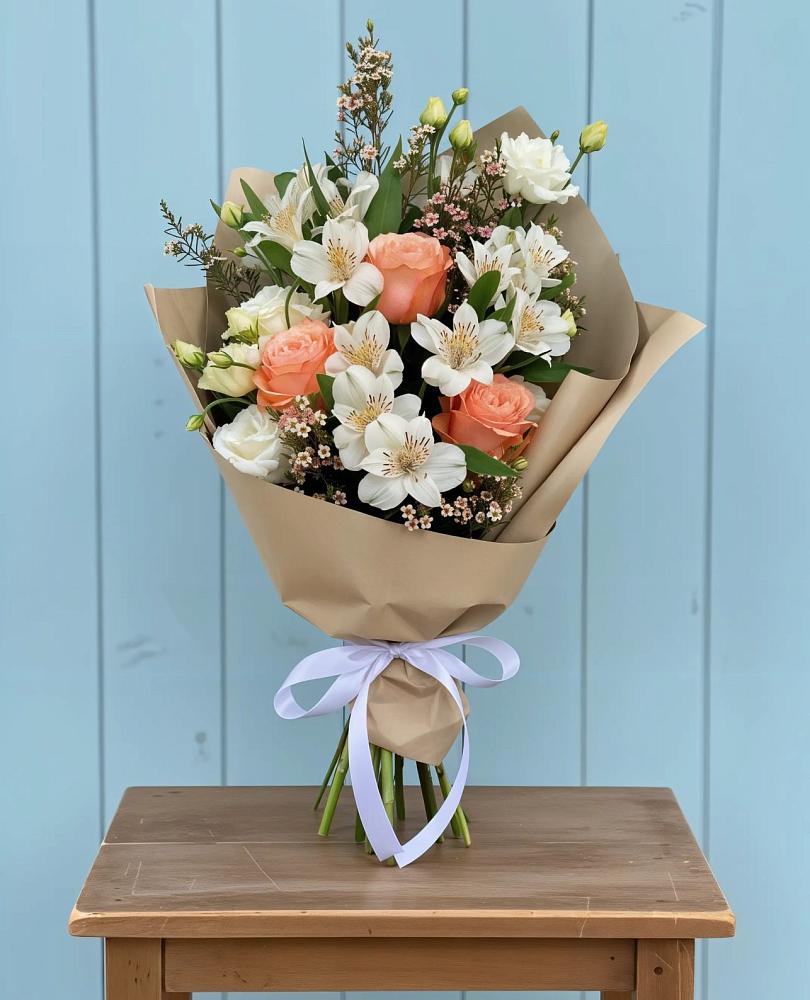 Букет цветов из: Альстромерии, Лизиантусы, Розы и Хризантемы в Горном Забайкальского края