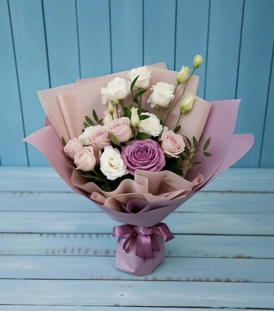 Букет цветов из: Розы и Лизиантусы в Горном Забайкальского края