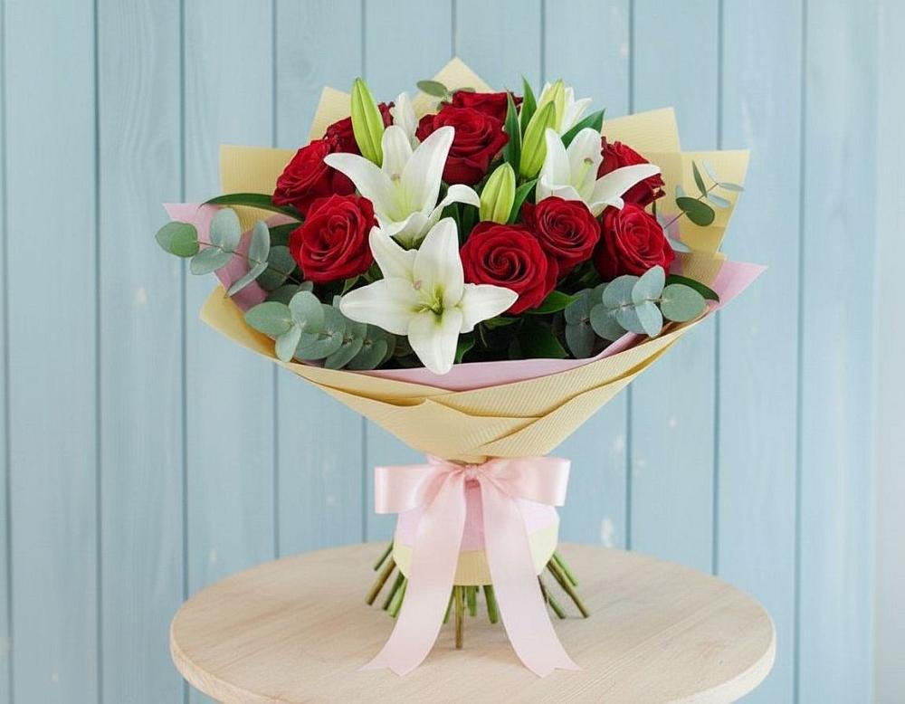 Букет цветов из: Лилии и Розы в Горном Забайкальского края